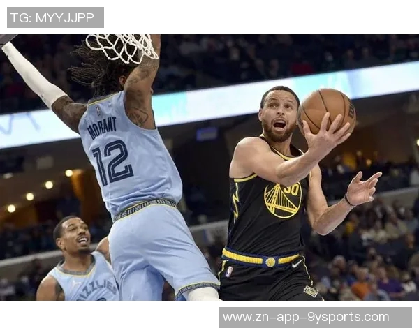 外线双星闪耀狄龙三分全中阿伦稳健发挥助力球队上半场表现 外线双星闪耀狄龙三分全中阿伦稳健发挥助力球队上半场表现