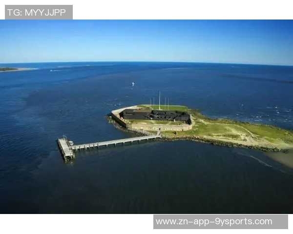 卢指导赞比尔对抗训练表现出色移动能力令人印象深刻 卢指导赞比尔对抗训练表现出色移动能力令人印象深刻