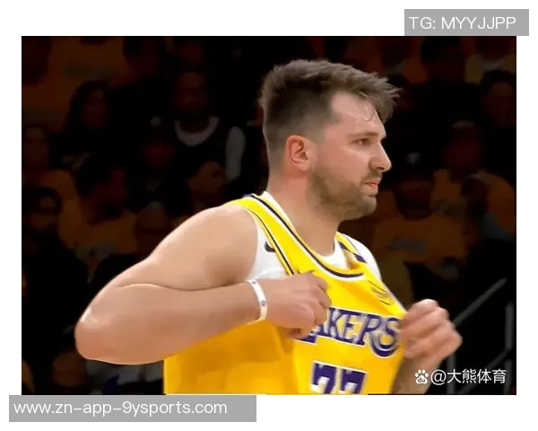 艾顿谈篮球哲学:得分与出手数不重要我信任东契奇詹姆斯和里夫斯的能力 艾顿谈篮球哲学:得分与出手数不重要我信任东契奇詹姆斯和里夫斯的能力