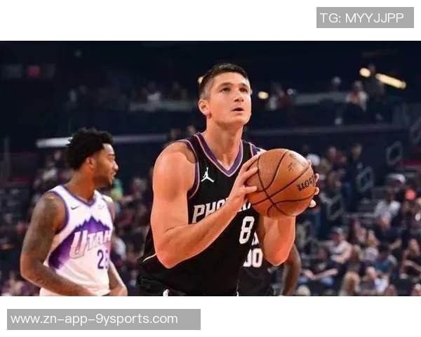 布克首节得分全在半场表现平平9分3助3失误正负值5引发关注